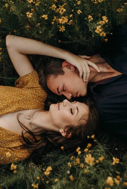 В цветущем поле