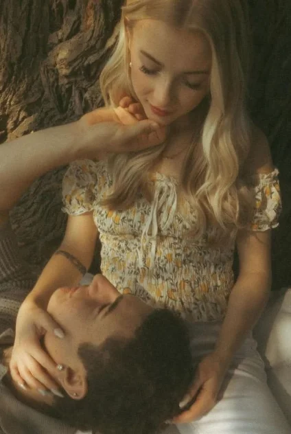 Романтика у дерева