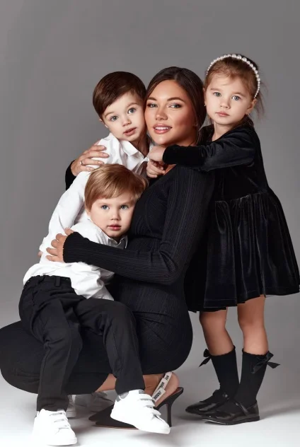 Студия в чёрном