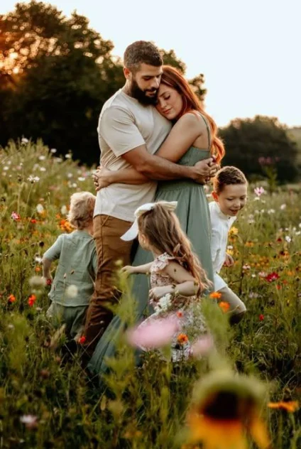 Семья в поле